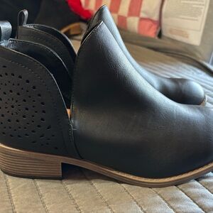 Black Ankle Boots with Cutout Women’s 11
